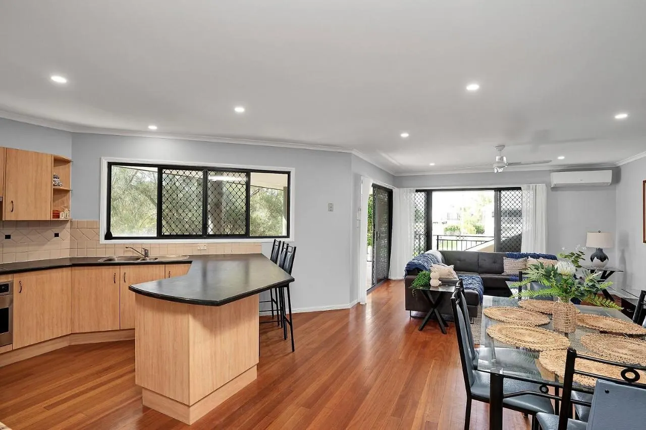 Unit 2 Of 6 Indigo Avenue Rainbow Beach 0*,  Ausztrália