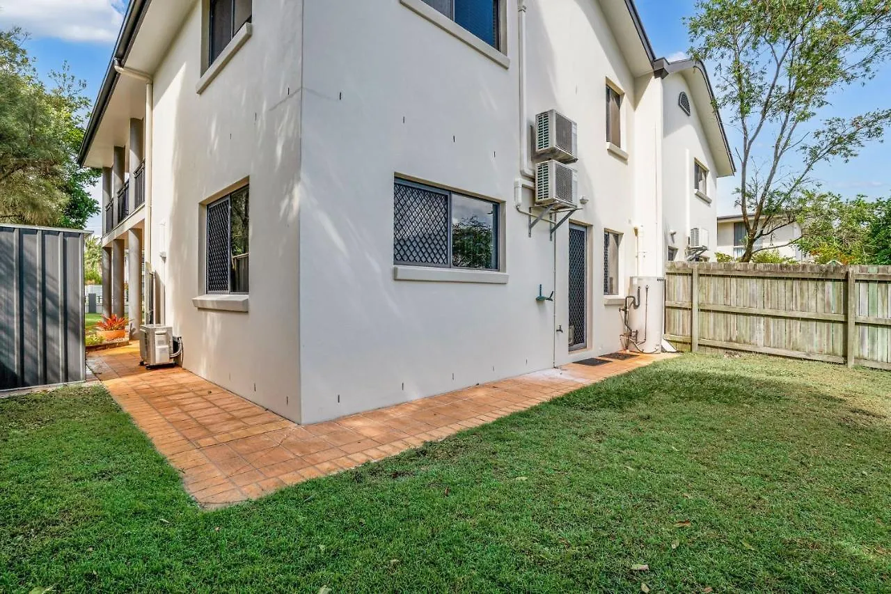 Unit 2 Of 6 Indigo Avenue Rainbow Beach 0*,